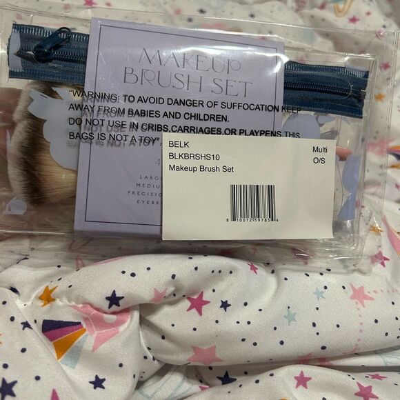 NWT Belk 4-Piece Makeup Brush Set with Clear Pouch - Picture 12 of 14